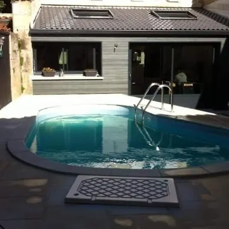 Grande Chambre D'hote Pour 4 A 5 Personnes * Chef-Boutonne