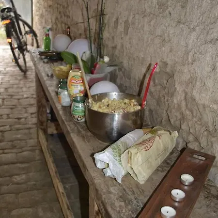 Grande D'hote Pour 4 A 5 Personnes ベッド・アンド・ブレックファスト