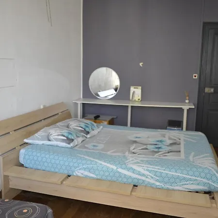 Grande Chambre D'hote Pour 4 A 5 Personnes Bed and Breakfast *